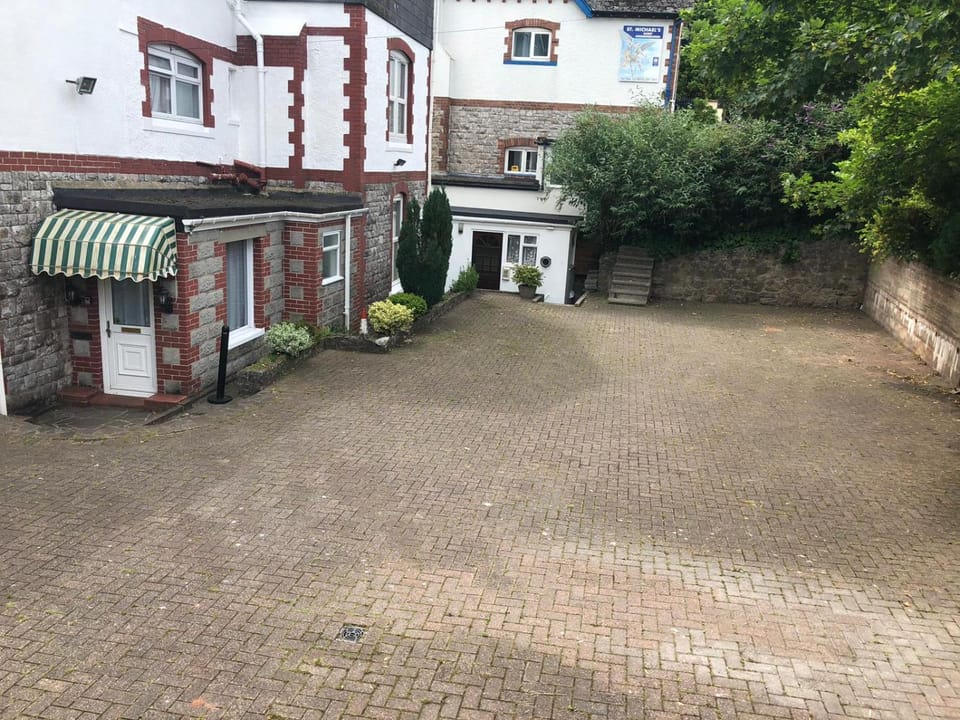Everglades Hotel Bed and Breakfast in Torquay