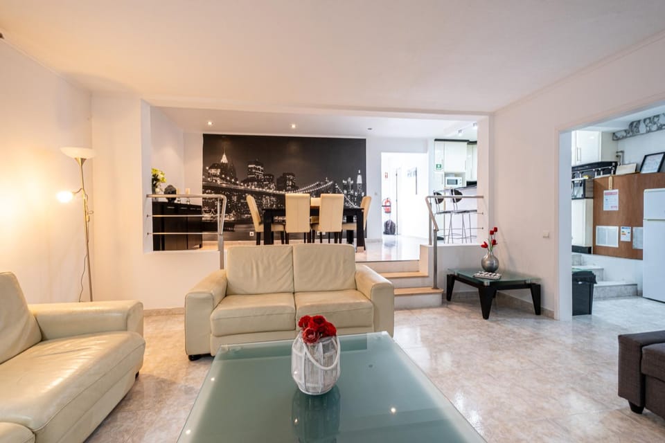 TV and multimedia, Living room, Seating area, Dining area