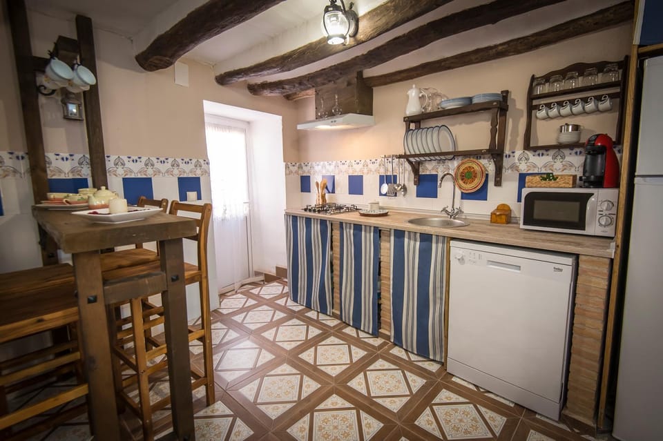 Kitchen or kitchenette, dishwasher, minibar, stove