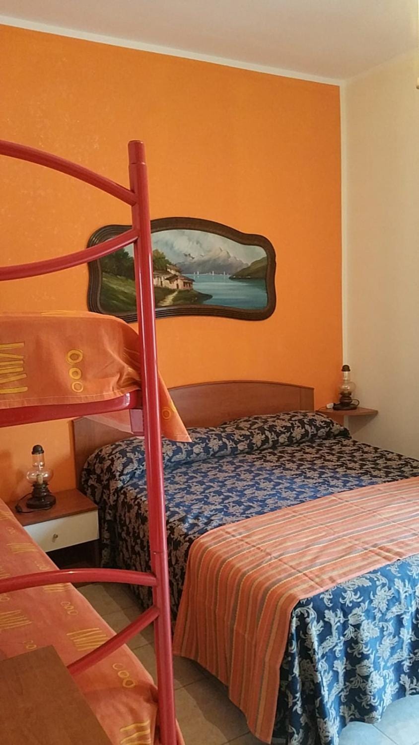 Bed, Bedroom, bunk bed