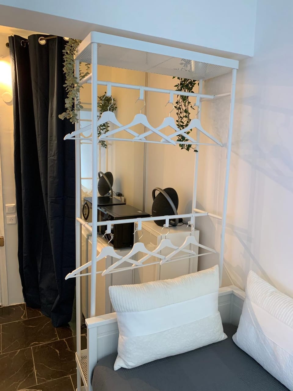 Bed, Photo of the whole room, wardrobe