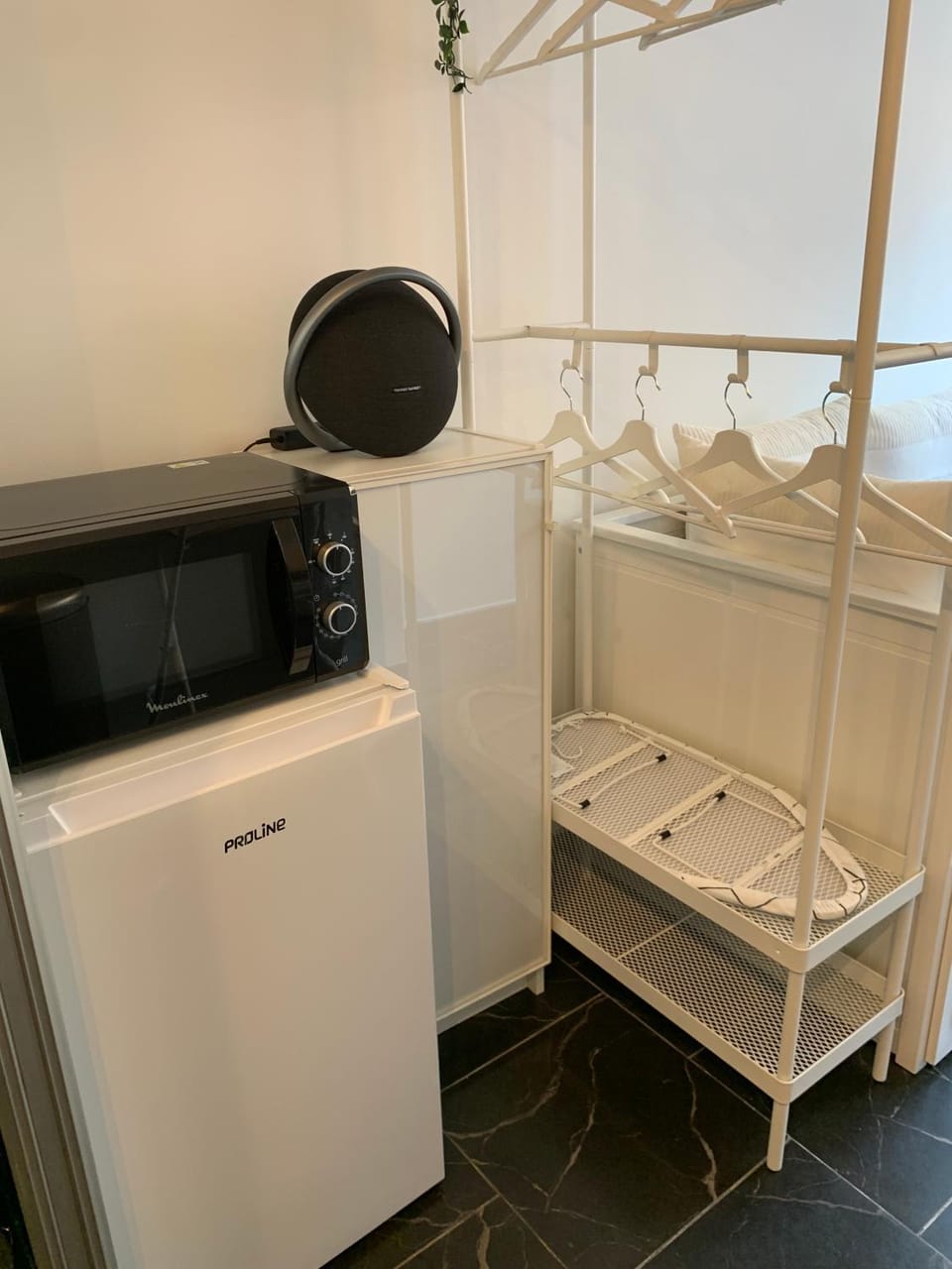 Kitchen or kitchenette, Photo of the whole room, minibar