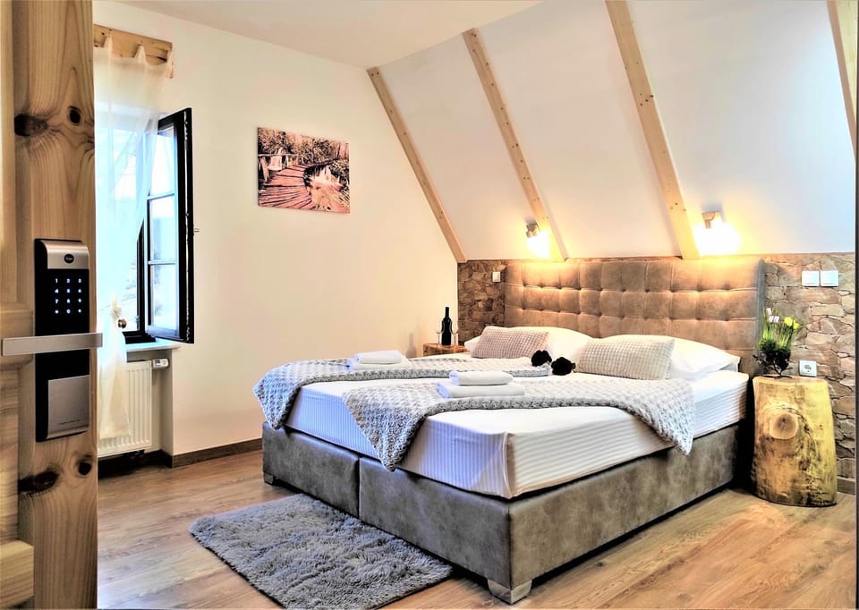 Bed, Photo of the whole room
