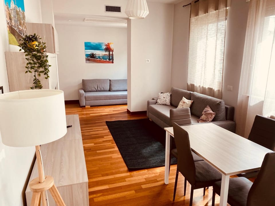 Living room, Lounge or bar, Seating area, Dining area