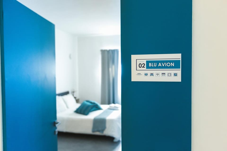Bed, Photo of the whole room, Logo/Certificate/Sign