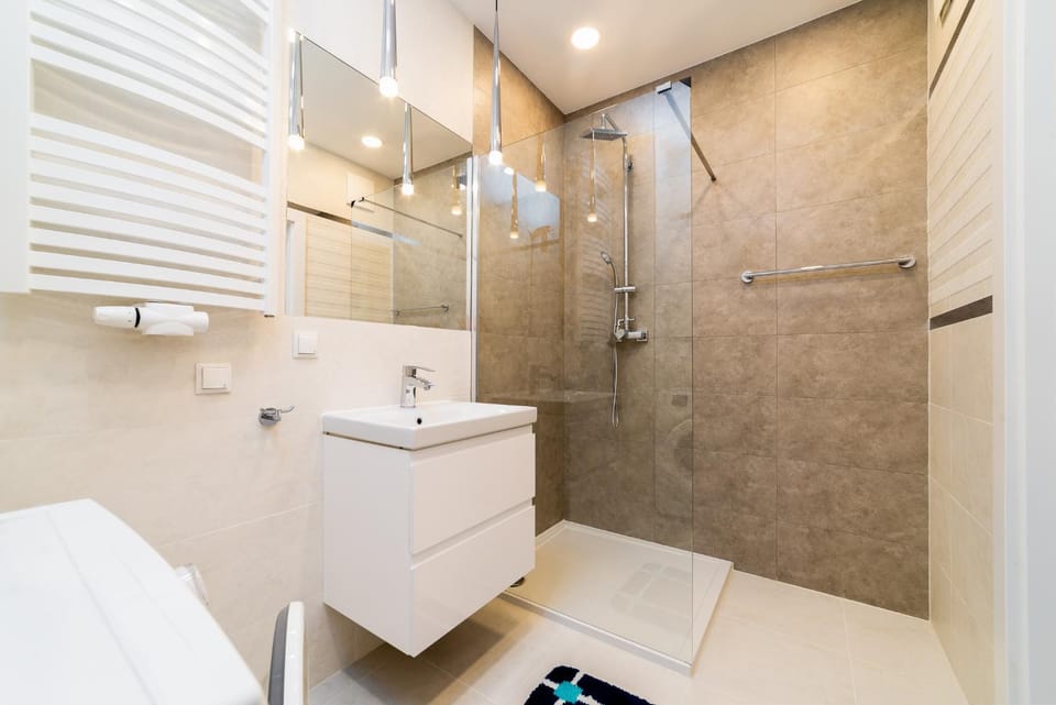 Shower, Property building, Bathroom