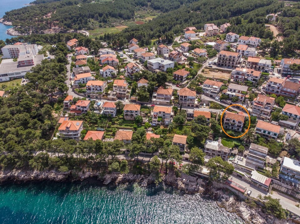 Facade/entrance, Bird's eye view