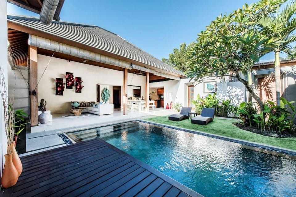 Manis, Luxury 3 Bedroom Heart of Seminyak Villa in Kuta