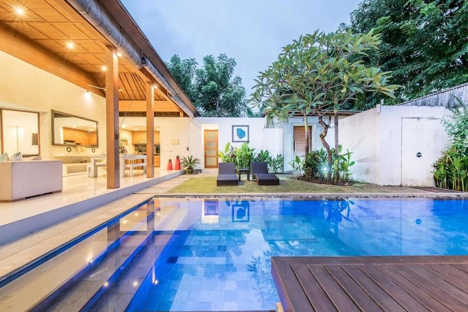 Manis, Luxury 3 Bedroom Heart of Seminyak Villa in Kuta