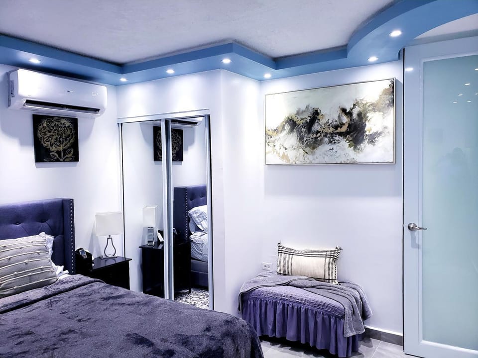 Photo of the whole room, Bedroom