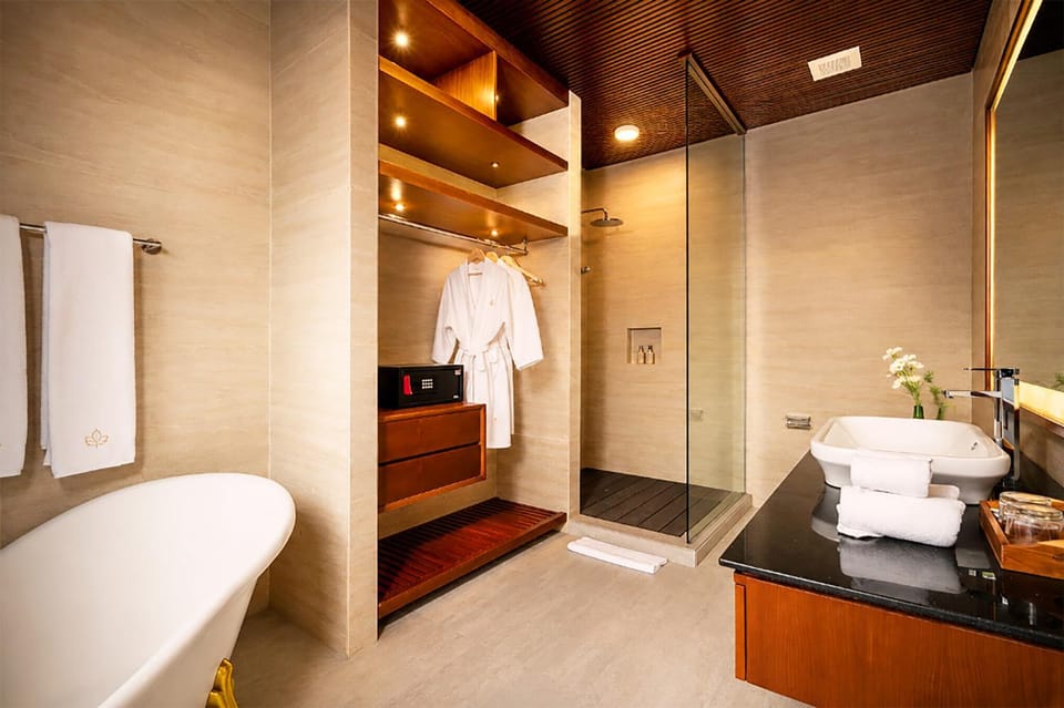 Toilet, Bedroom, towels, wardrobe