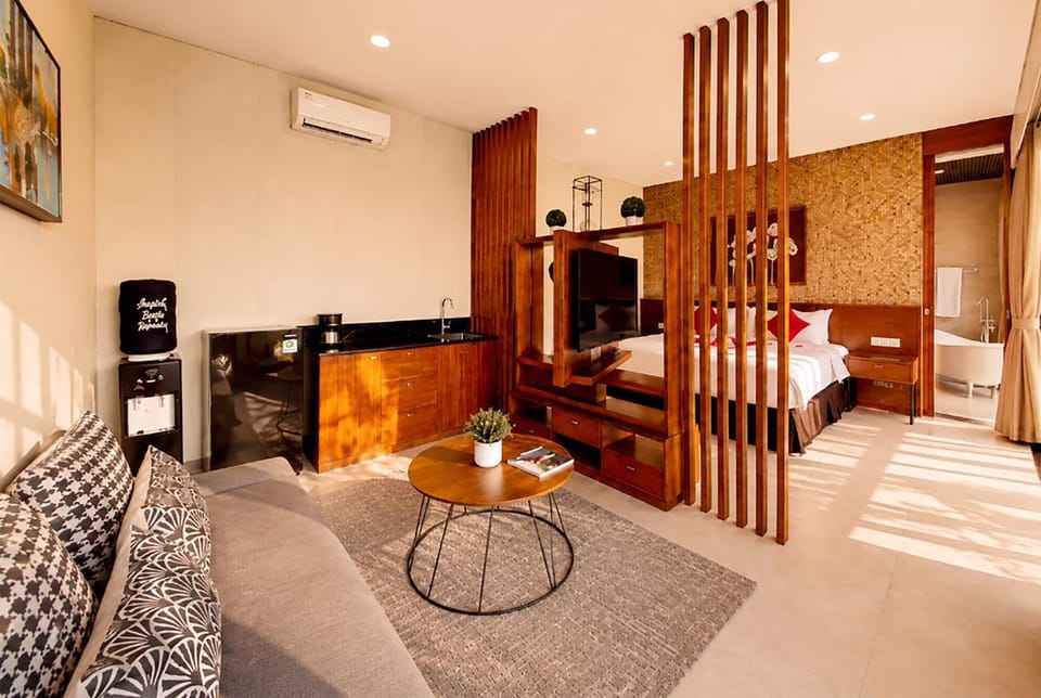 Bed, TV and multimedia, Living room, Seating area, Bedroom, air conditioner
