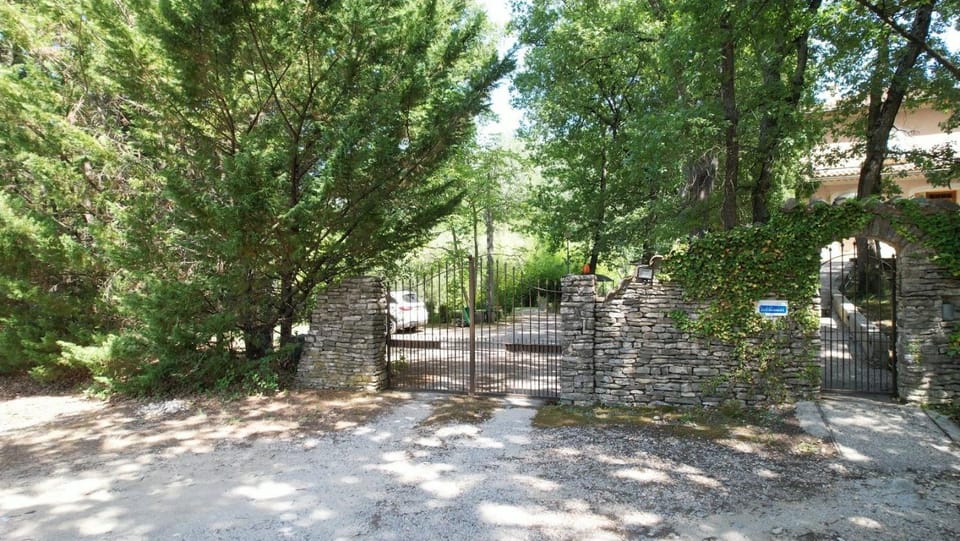 Domaine en Provence Gîte la Ferrandiere House in Carpentras