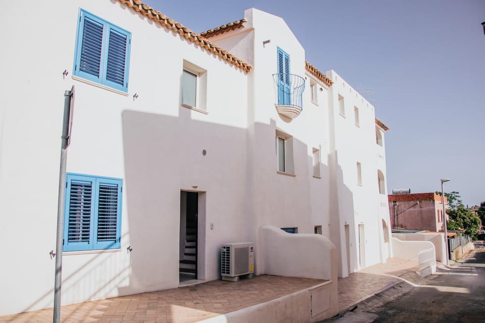Property building, Day, Neighbourhood, Street view