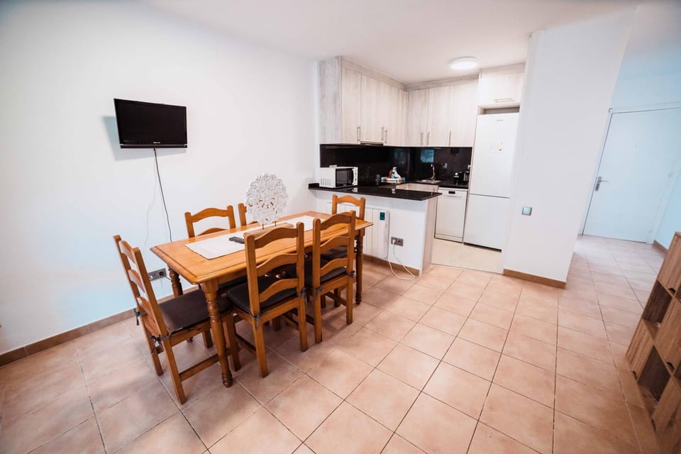 Kitchen or kitchenette, Dining area, Communal kitchen