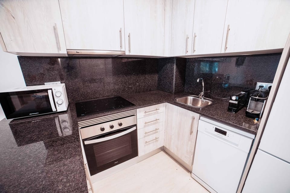Kitchen or kitchenette, Communal kitchen