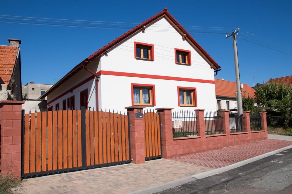 Property building, Neighbourhood