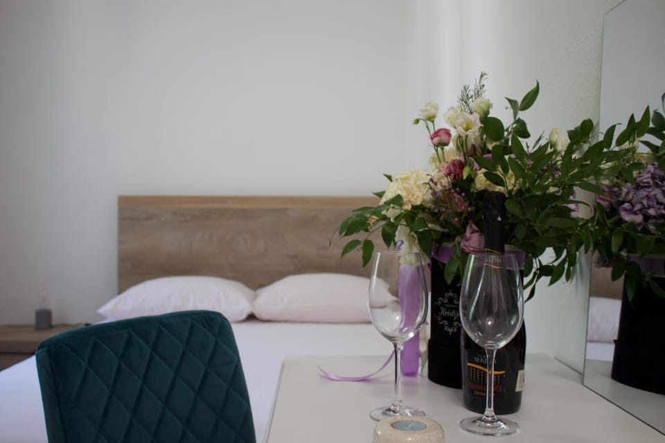 Seating area, Drinks