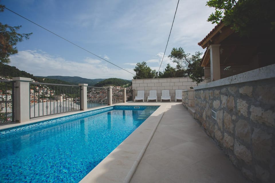 Property building, BBQ facilities, Swimming pool, Swimming pool
