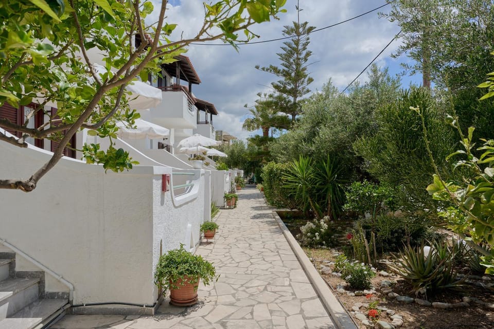 Property building, Spring, Day, Garden, Garden view