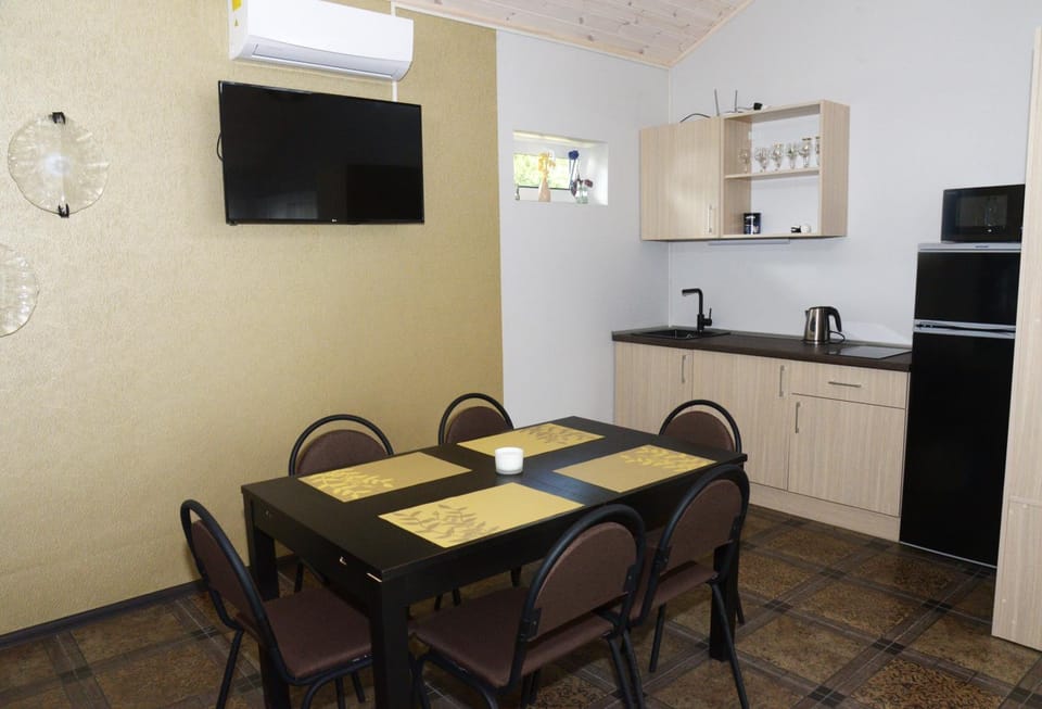 Communal lounge/ TV room, Dining area