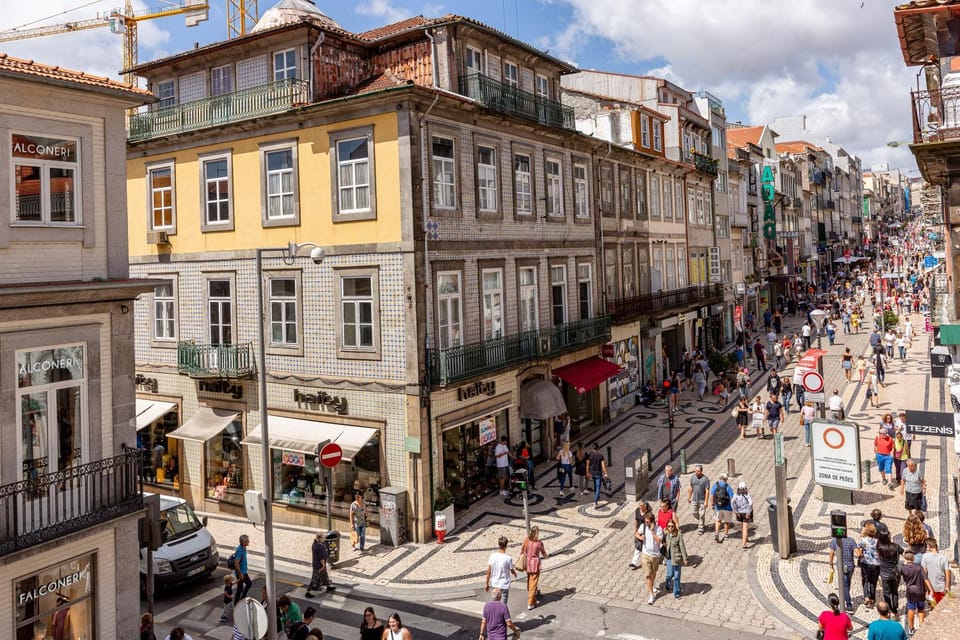 Nearby landmark, Day, People, Neighbourhood, City view, Street view