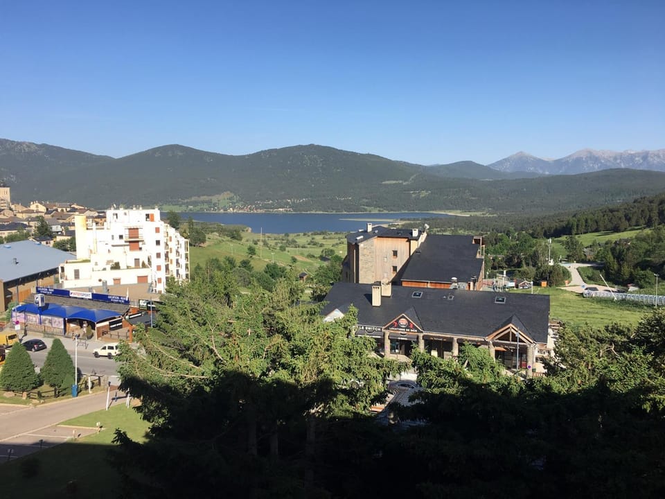 Neighbourhood, Bird's eye view, Summer, Mountain view
