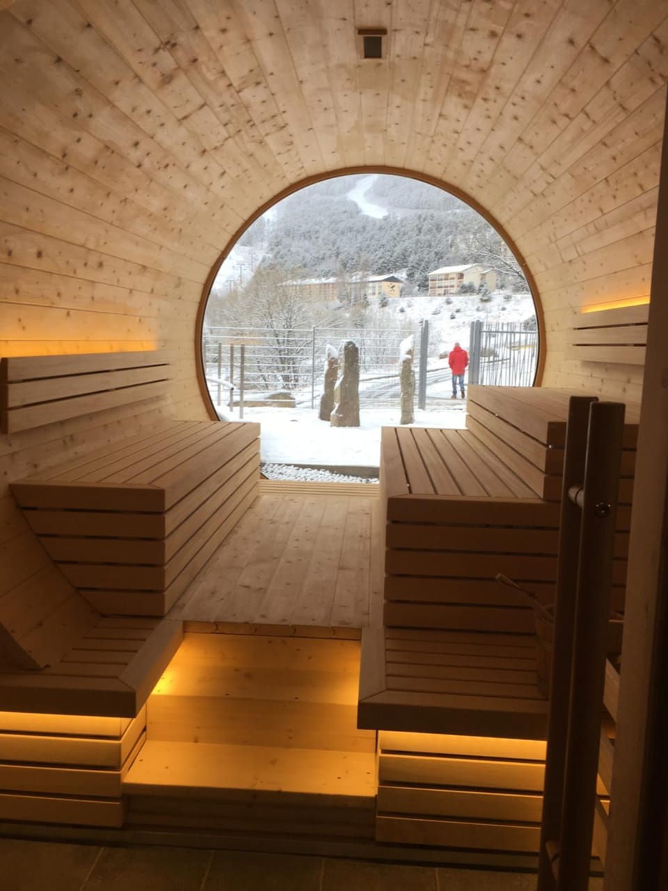 Massage, Sauna, Steam room, Spa and wellness centre/facilities