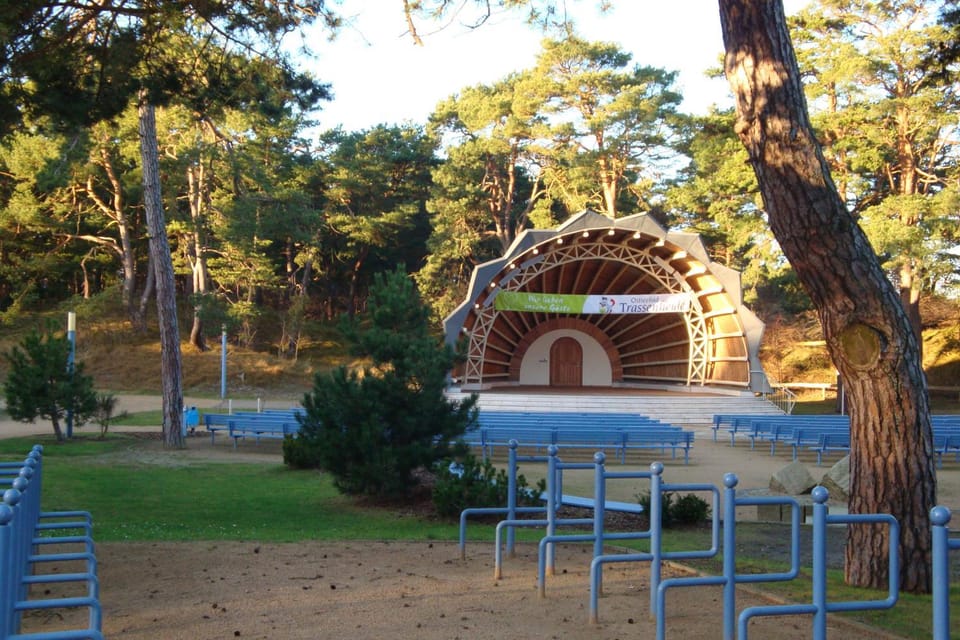 Evening entertainment, Entertainment