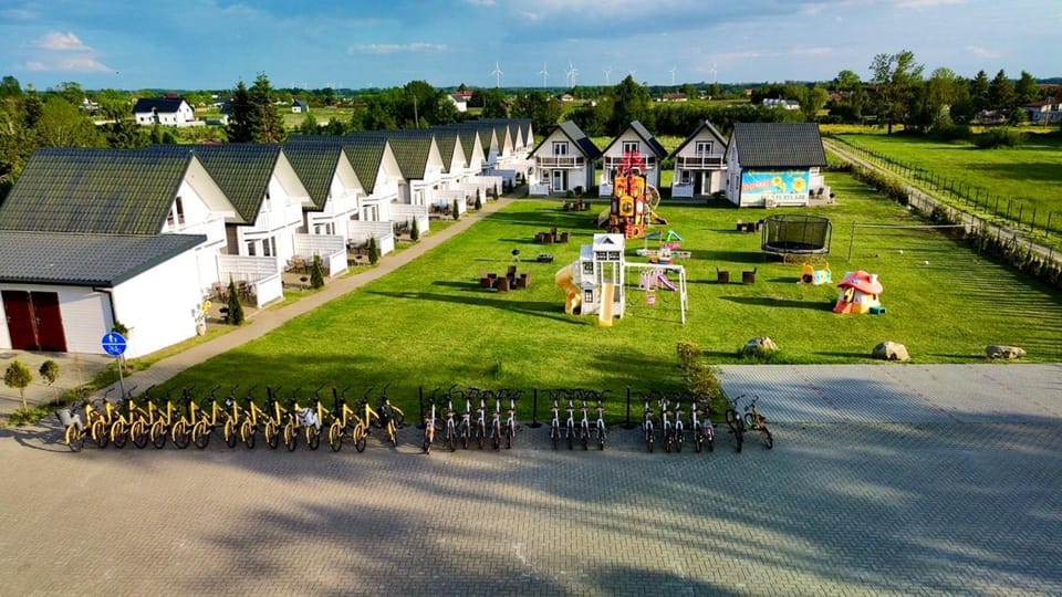 Property building, Day, Neighbourhood, Natural landscape, Children play ground, Garden, Garden view