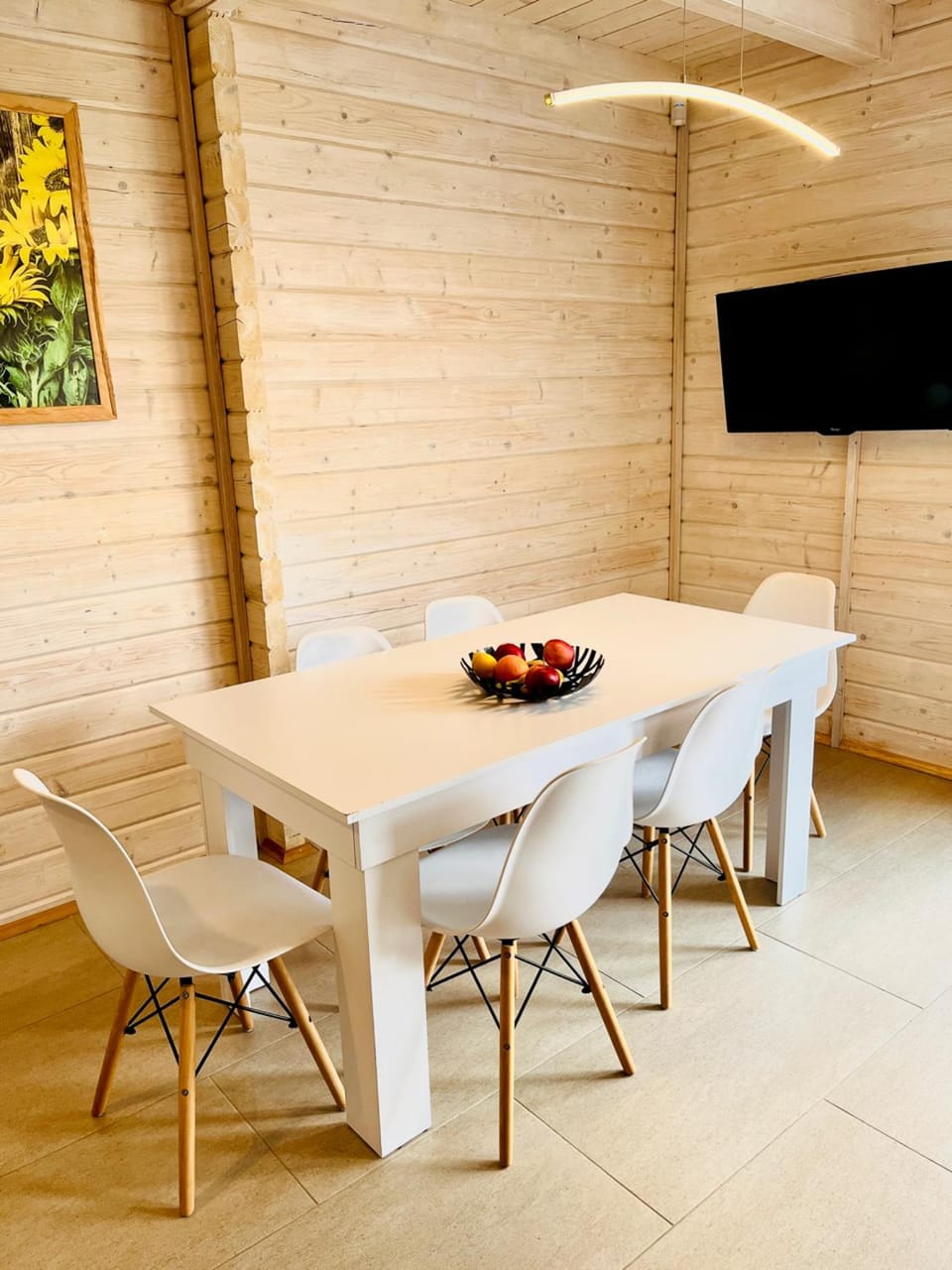 TV and multimedia, Living room, Seating area, Dining area