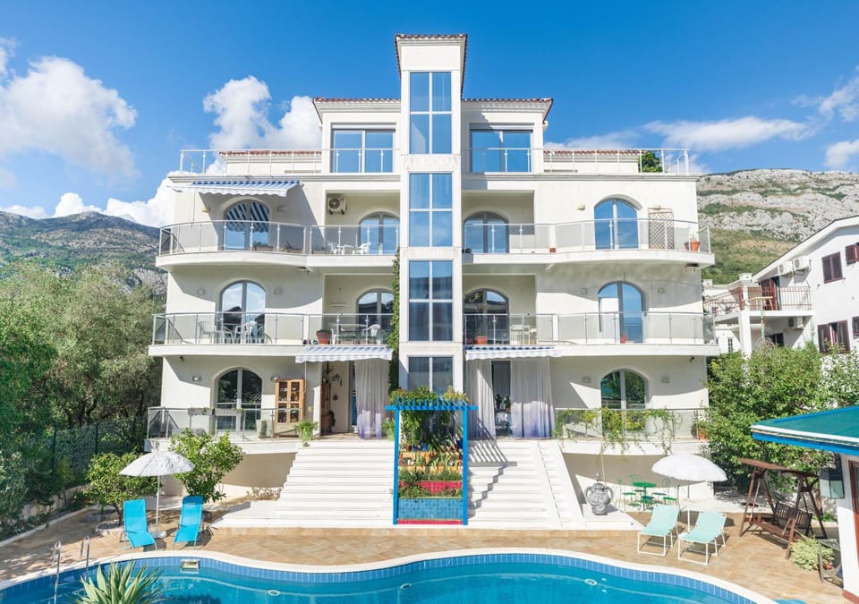 Property building, Patio, Spring, Day, View (from property/room), Balcony/Terrace, Mountain view, Swimming pool, sunbed