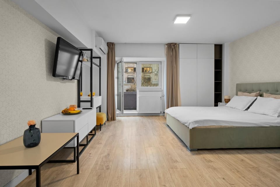 Bed, Seating area, Bedroom