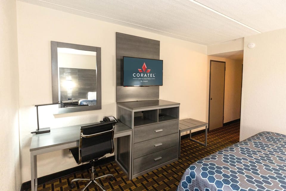 Bed, TV and multimedia, Photo of the whole room, Bedroom, hair dresser, wardrobe