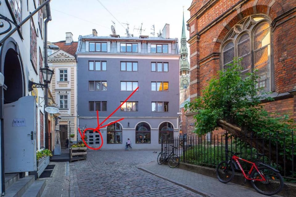 Property building, Street view, Location