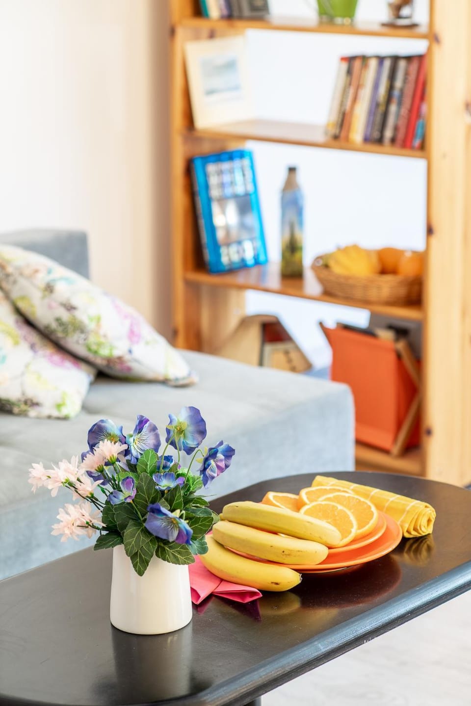 Living room, Food and drinks, Seating area