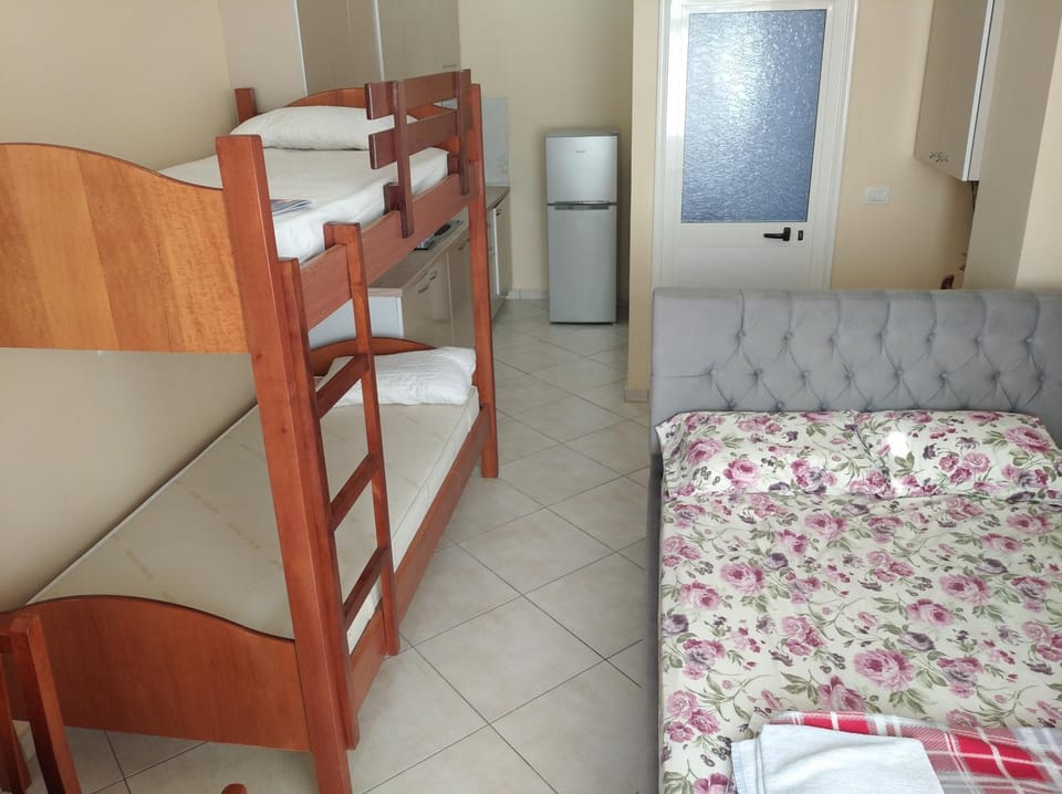 Bed, Kitchen or kitchenette, Photo of the whole room, Bedroom, wardrobe