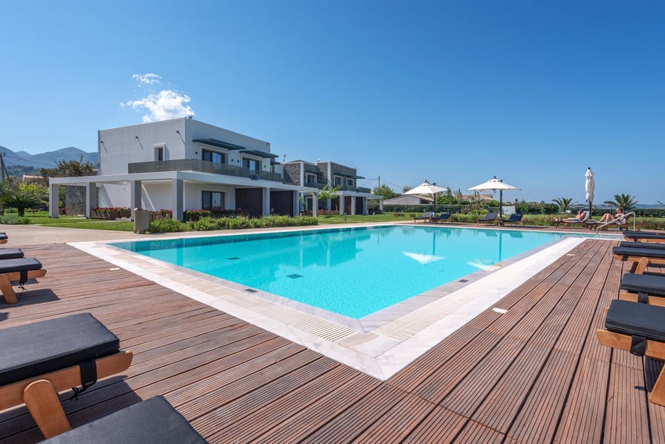 Swimming pool, sunbed