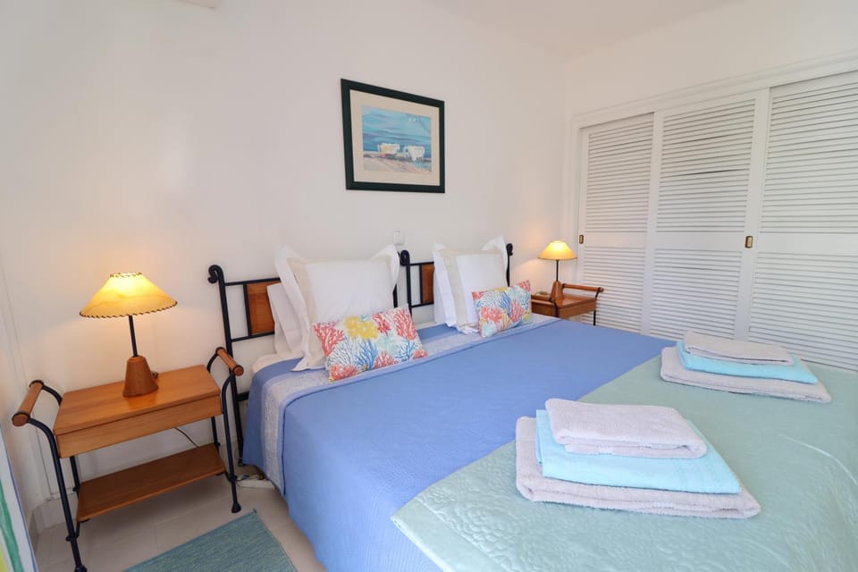 Bed, Decorative detail, Decorative detail, Bedroom, wardrobe, air conditioner, air conditioner