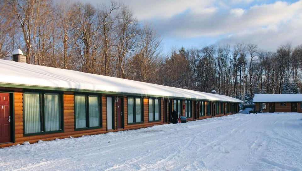 Property building, Natural landscape, Winter