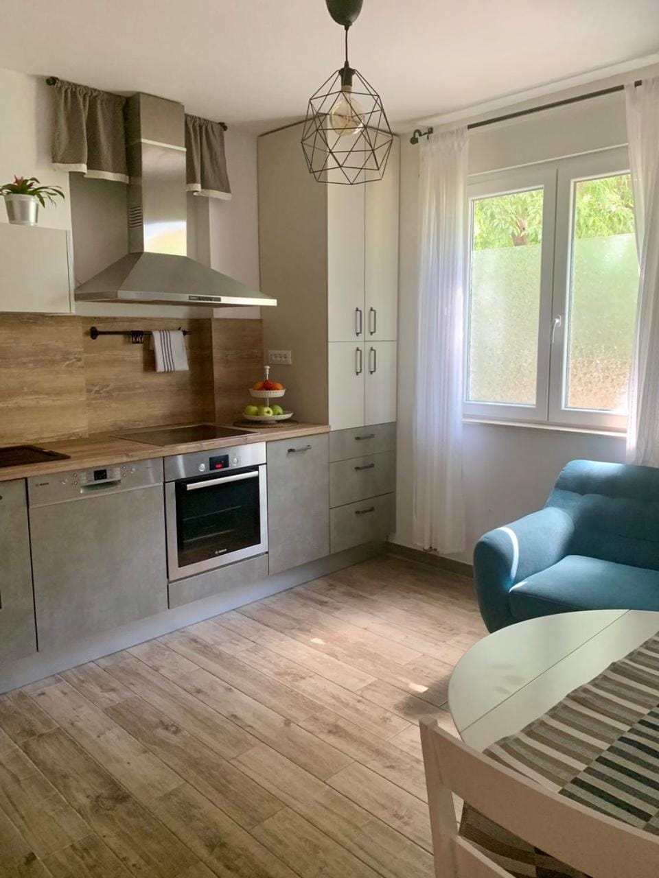 Kitchen or kitchenette, Seating area, Dining area, minibar, pet friendly, stove