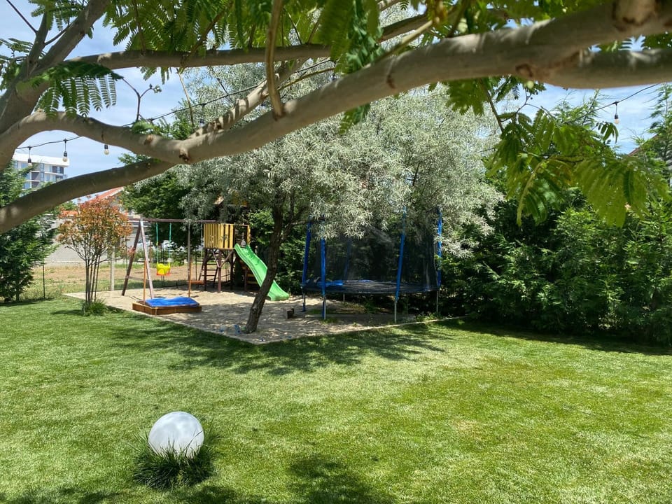 Breeze Villa Mamaia Nord Bed and Breakfast in Constanța County