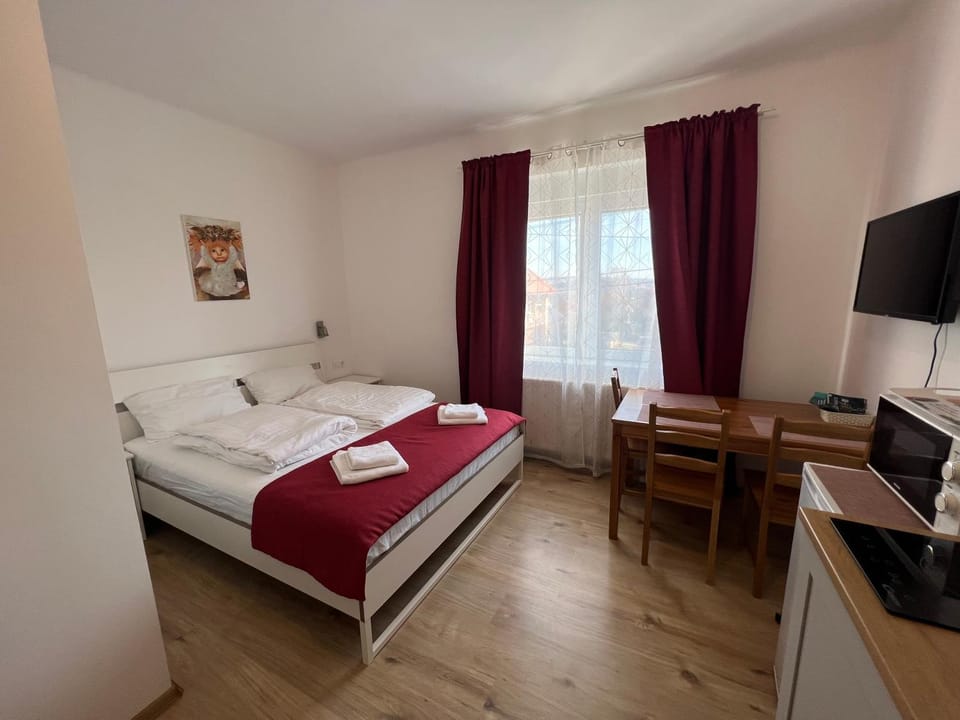 Photo of the whole room, Dining area, Bedroom
