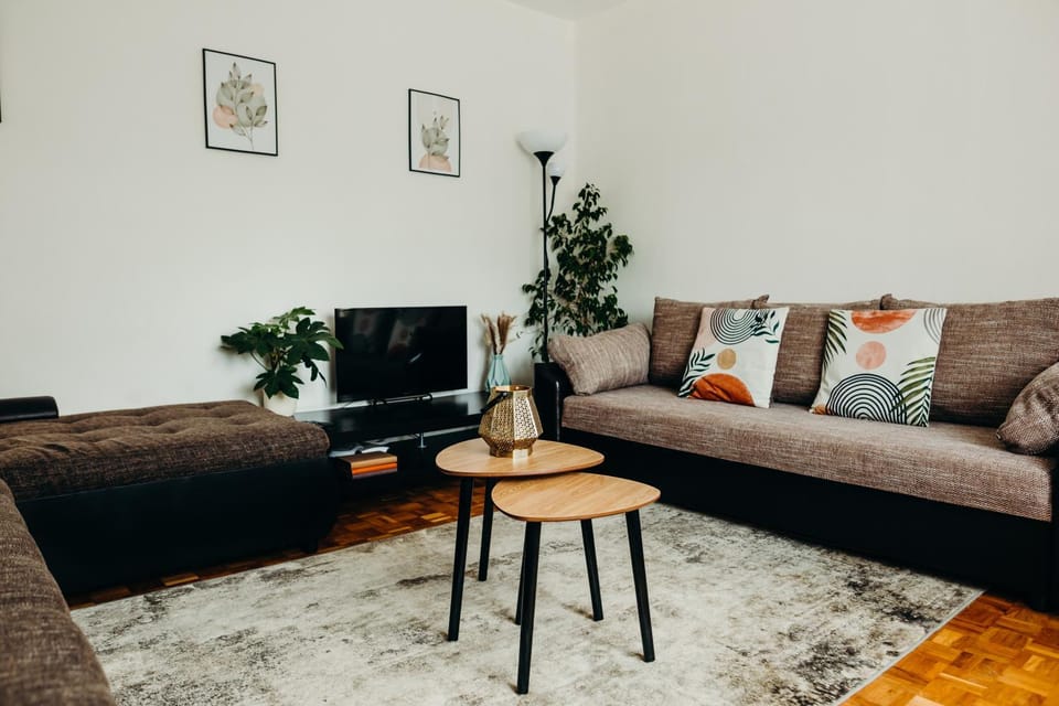 Communal lounge/ TV room, TV and multimedia, Living room, Seating area