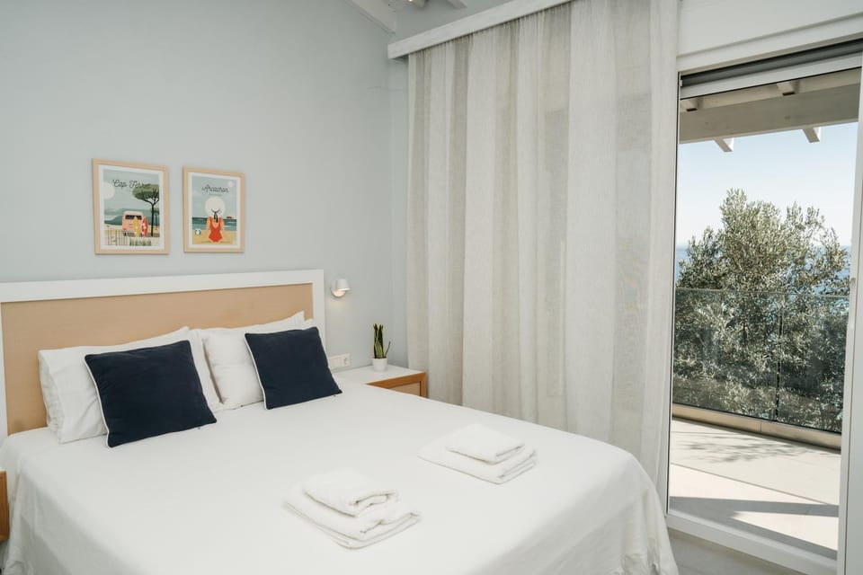 Bed, View (from property/room), Balcony/Terrace, Photo of the whole room, Bedroom, towels