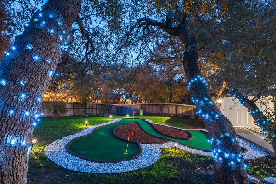Beautiful Texas Ranch house, Game Room & Minigolf House in San Antonio