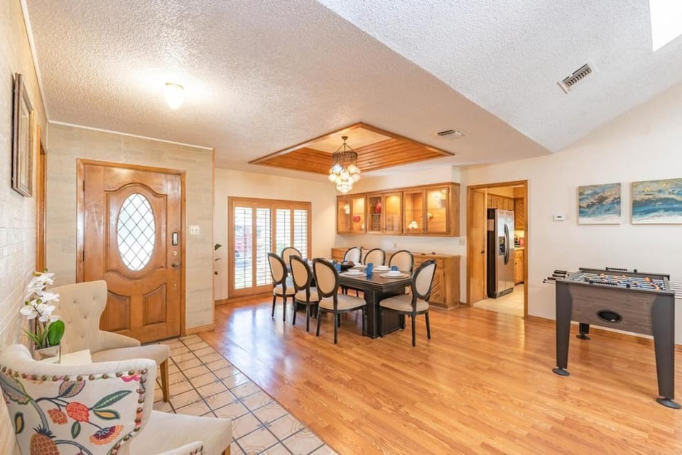 Beautiful Texas Ranch house, Game Room & Minigolf House in San Antonio