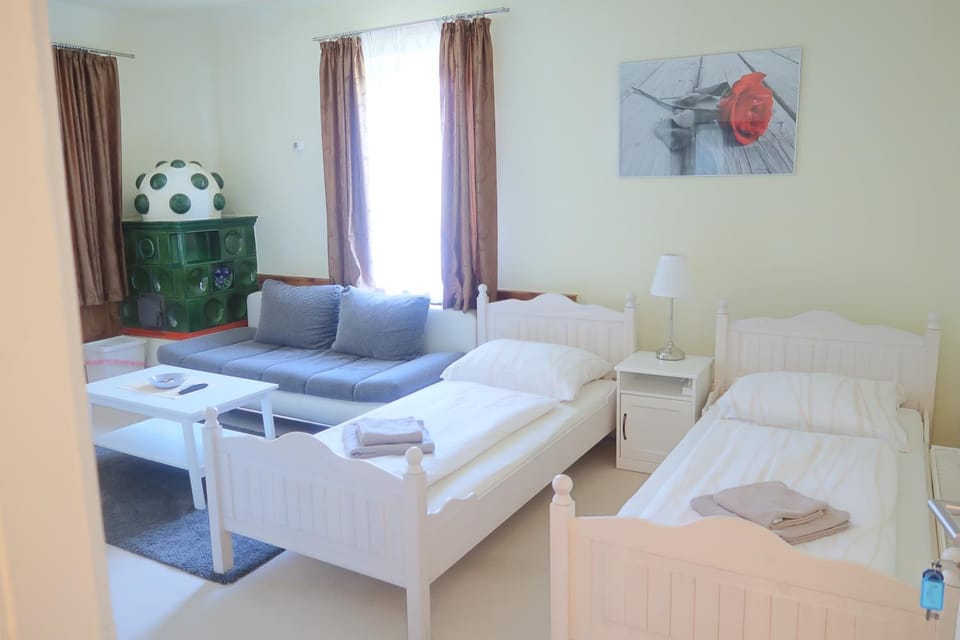 Bed, Seating area