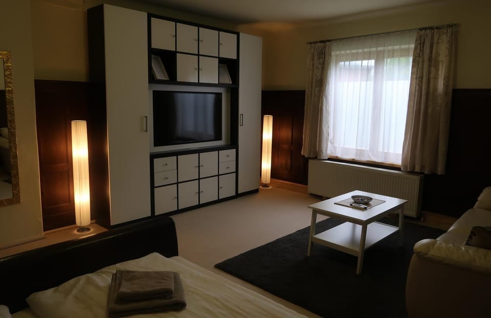 TV and multimedia, Photo of the whole room