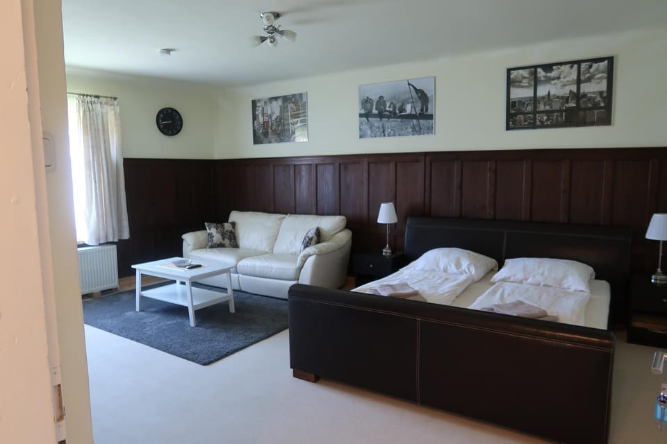 Seating area, Bedroom